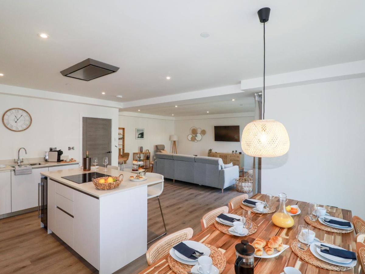 Apartment 33 Cliff Edge