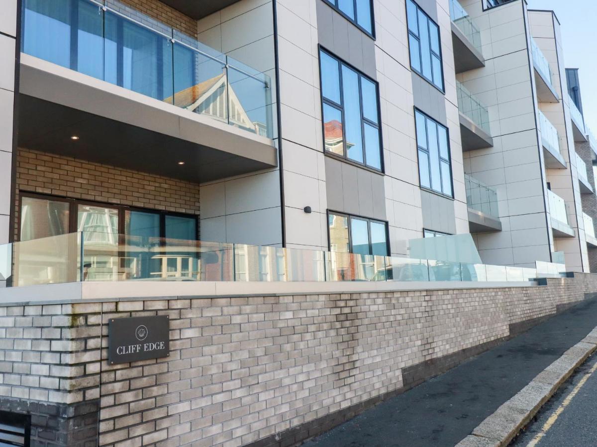33 Cliff Edge Apartment