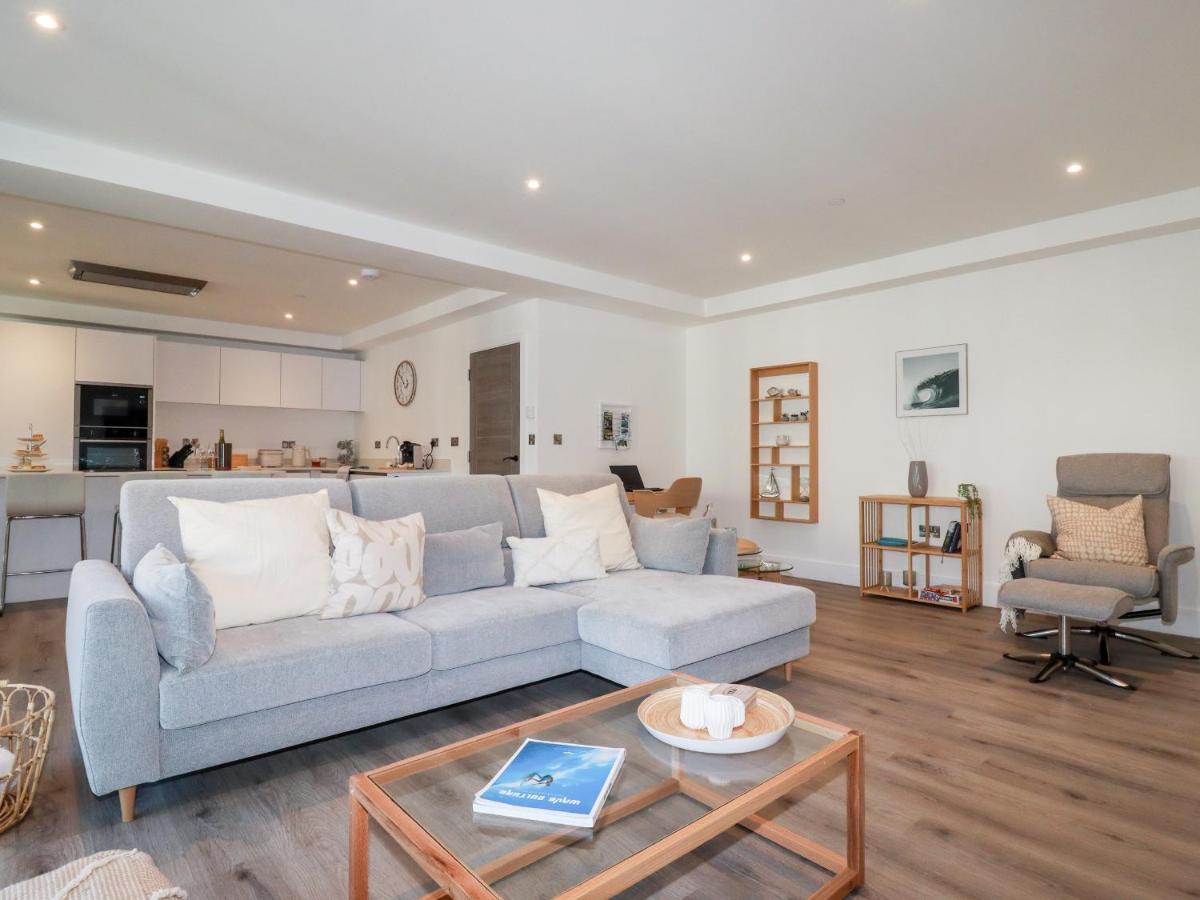 Apartment 33 Cliff Edge *